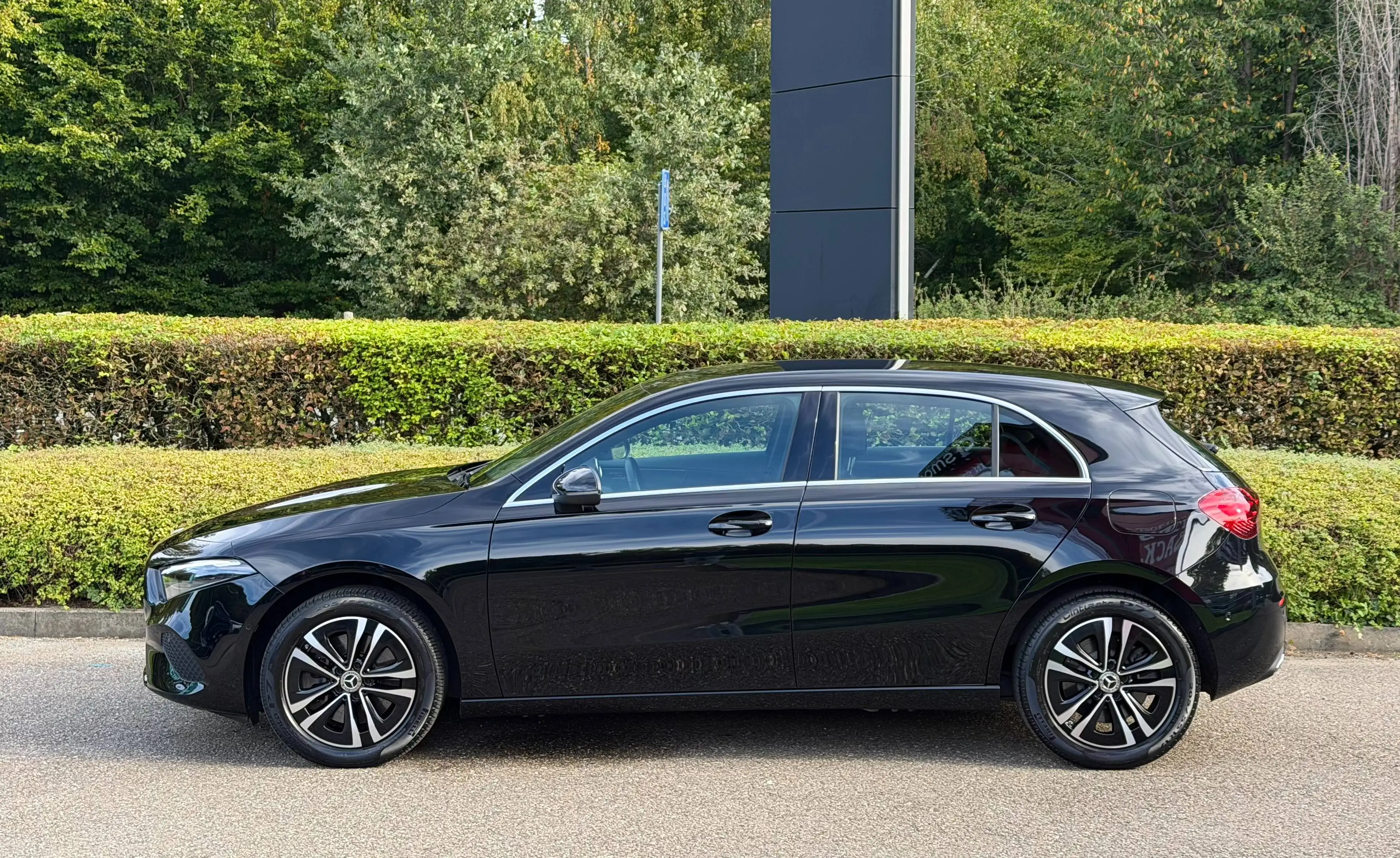 Mercedes-Benz A 250 e PHEV Luxury Line - 1st owner - MB Certified — photo 5