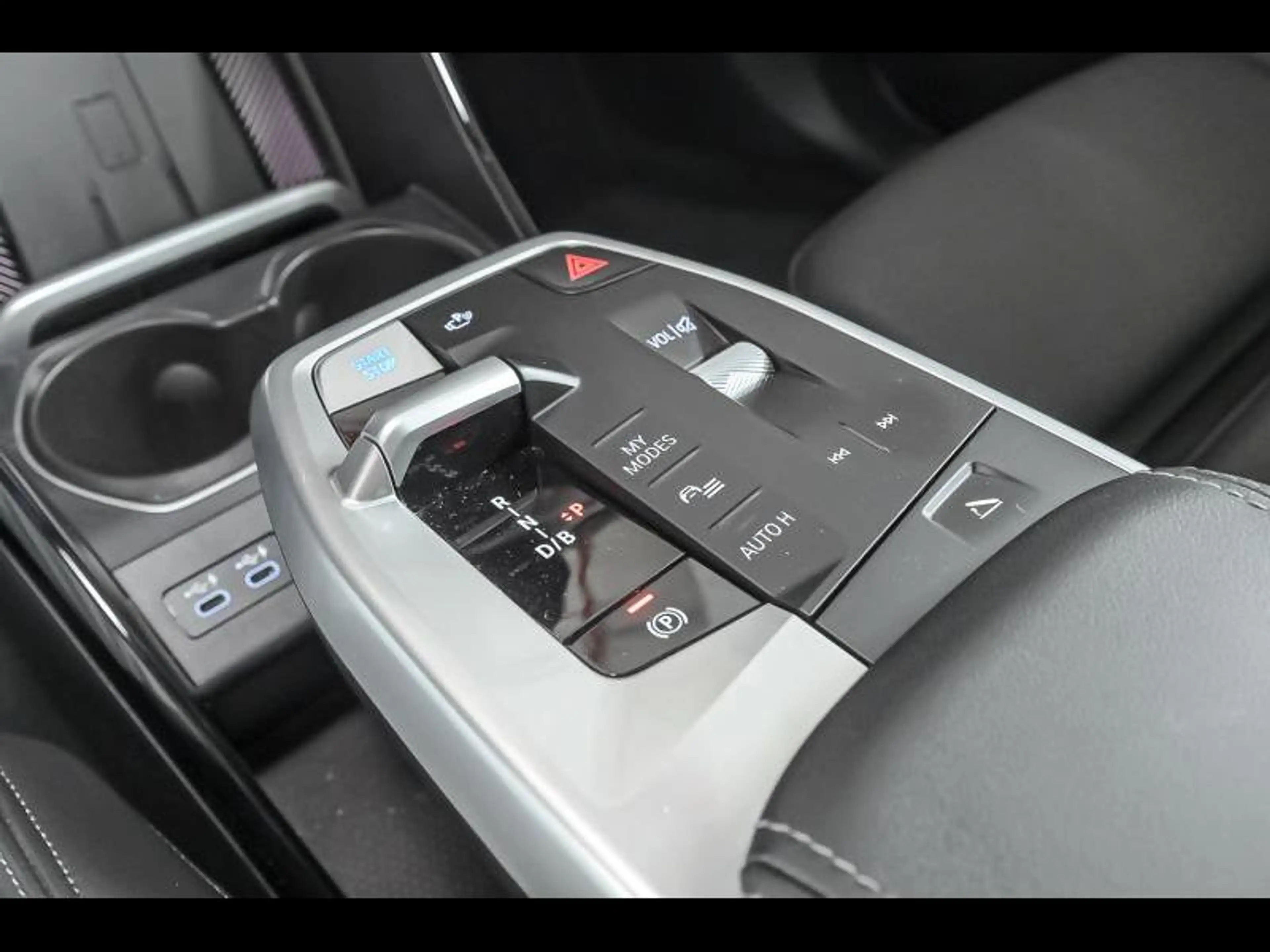 BMW iX2 xDrive30 M sport pro — photo 11