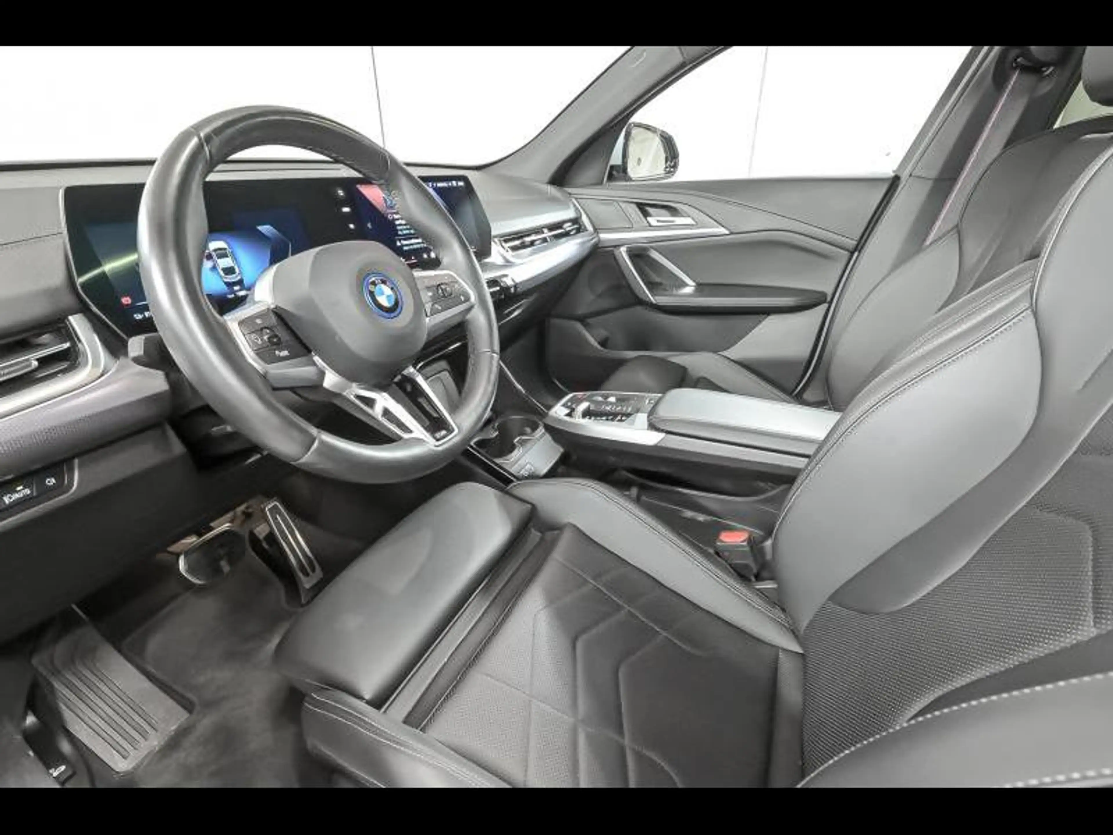 BMW iX2 xDrive30 M sport pro — photo 6