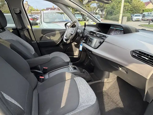 Citroen Grand C4 Spacetourer view 5