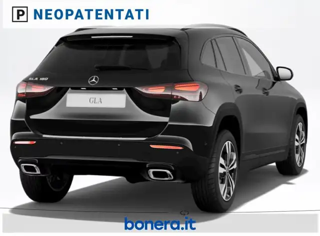 Mercedes-Benz Gla view 3