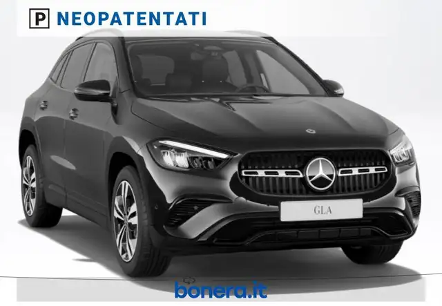 Mercedes-Benz Gla view 2
