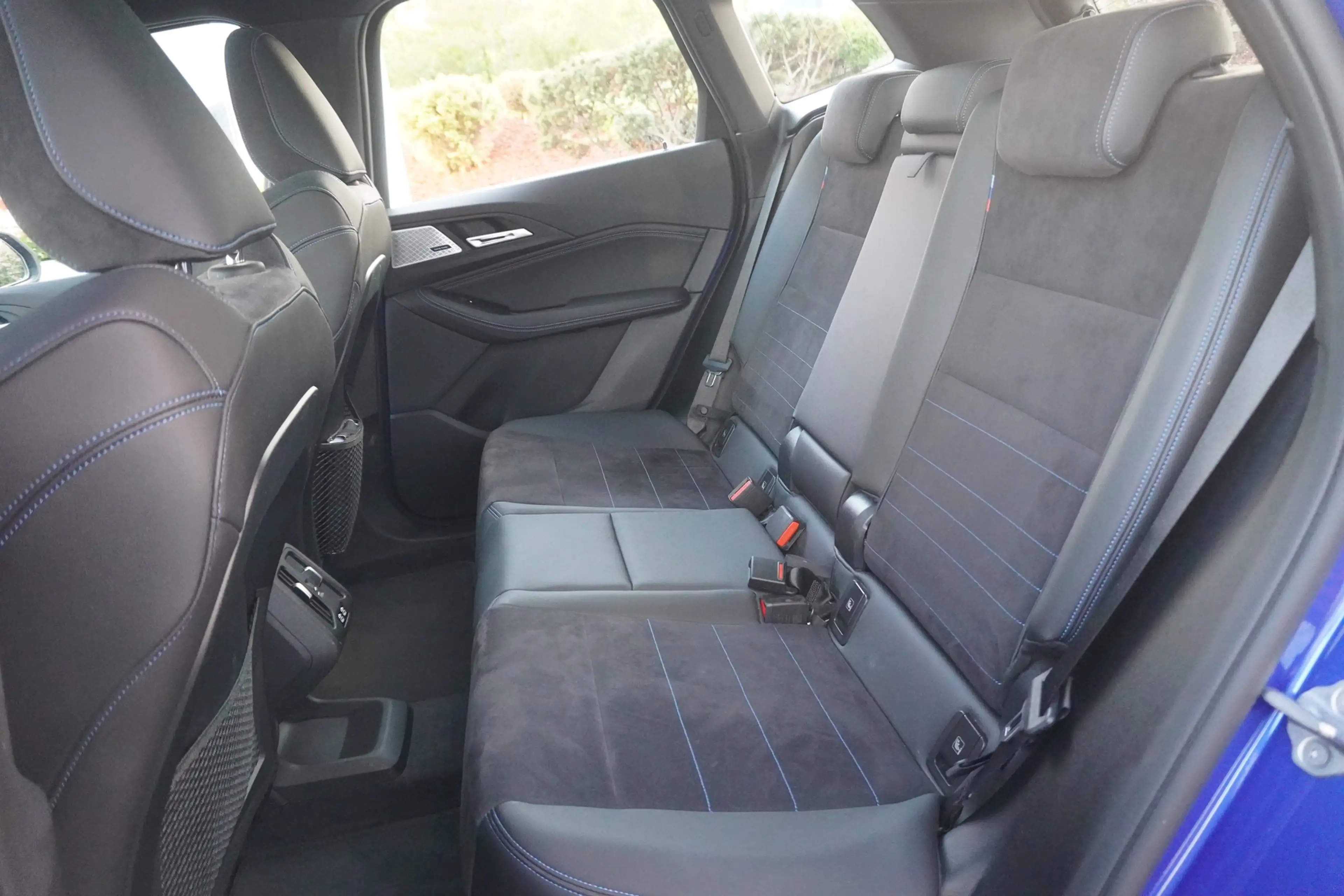 BMW 230 230e xDrive M Sport LED HarmanKardon AHK Kamera — photo 14