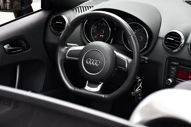 Audi TT view 14