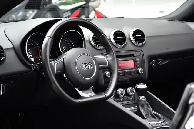 Audi TT view 12