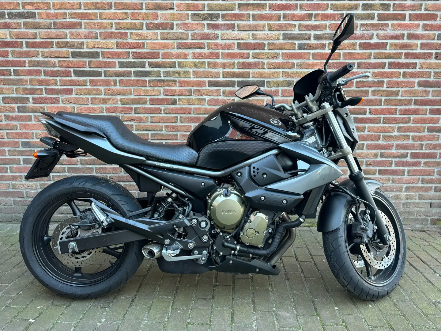 Yamaha XJ 6 ABS Černá - 2