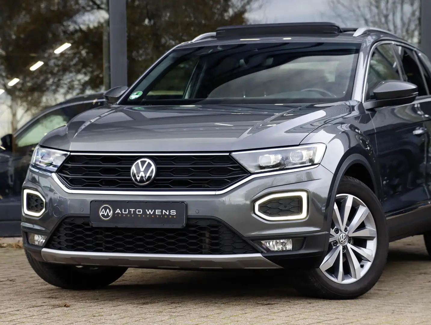 Volkswagen T-Roc 1.5 TSI Sport 150pk Panoramadak Trekhaak Gris - 2