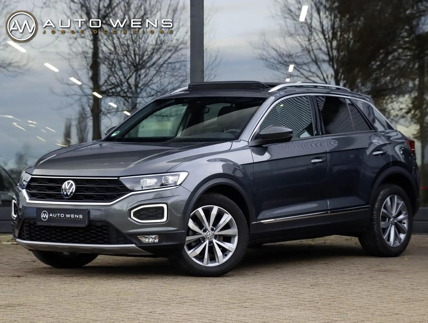 Volkswagen T-Roc 1.5 TSI Sport 150pk Panoramadak Trekhaak Gris - 1