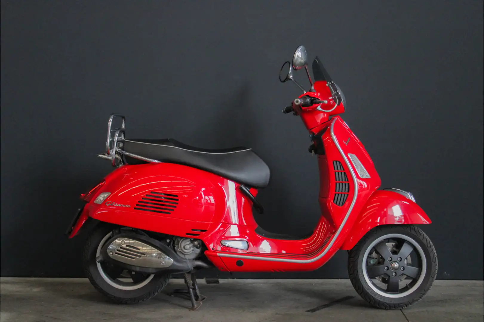 Vespa GTS Super 300 i.e. |alarm|laag windscherm|anti roboslot|achterre Rood - 2
