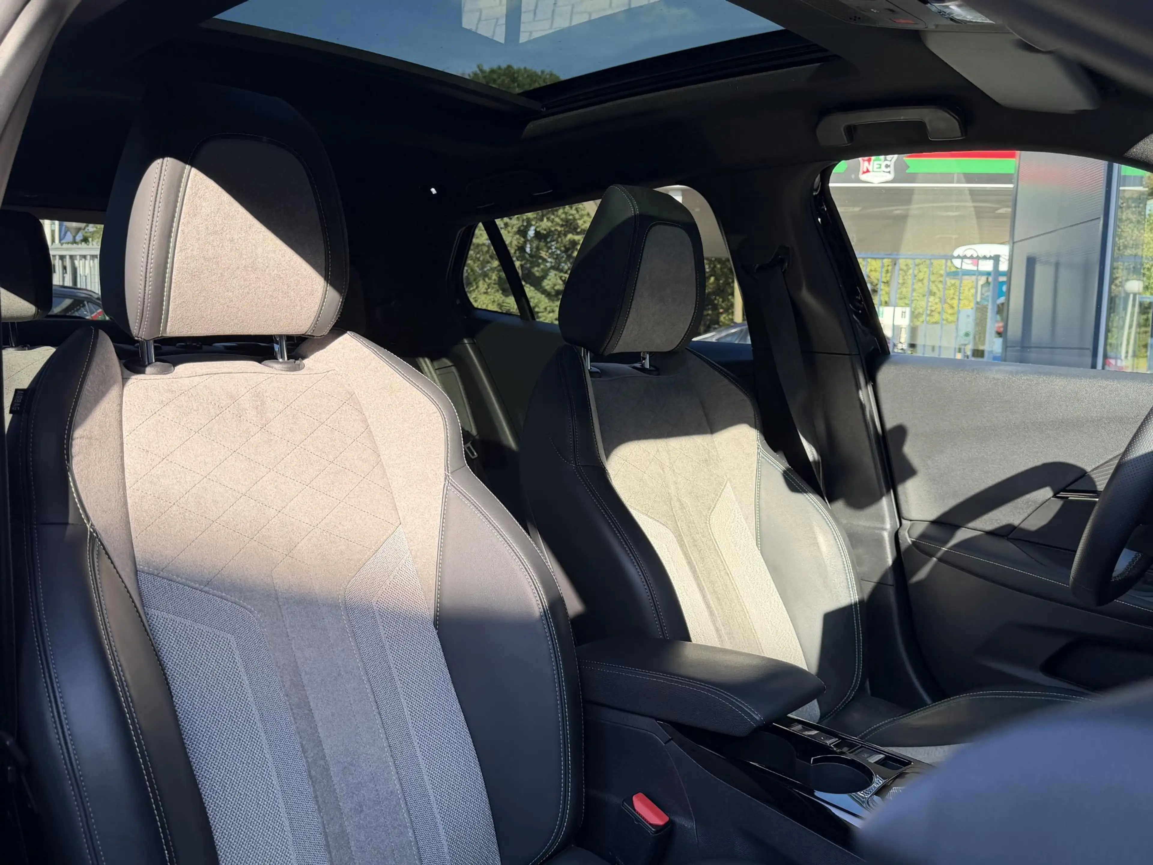 Peugeot e-2008 EV GT Pack 50 kWh | Navigatie | Apple Carplay/Andr — photo 9