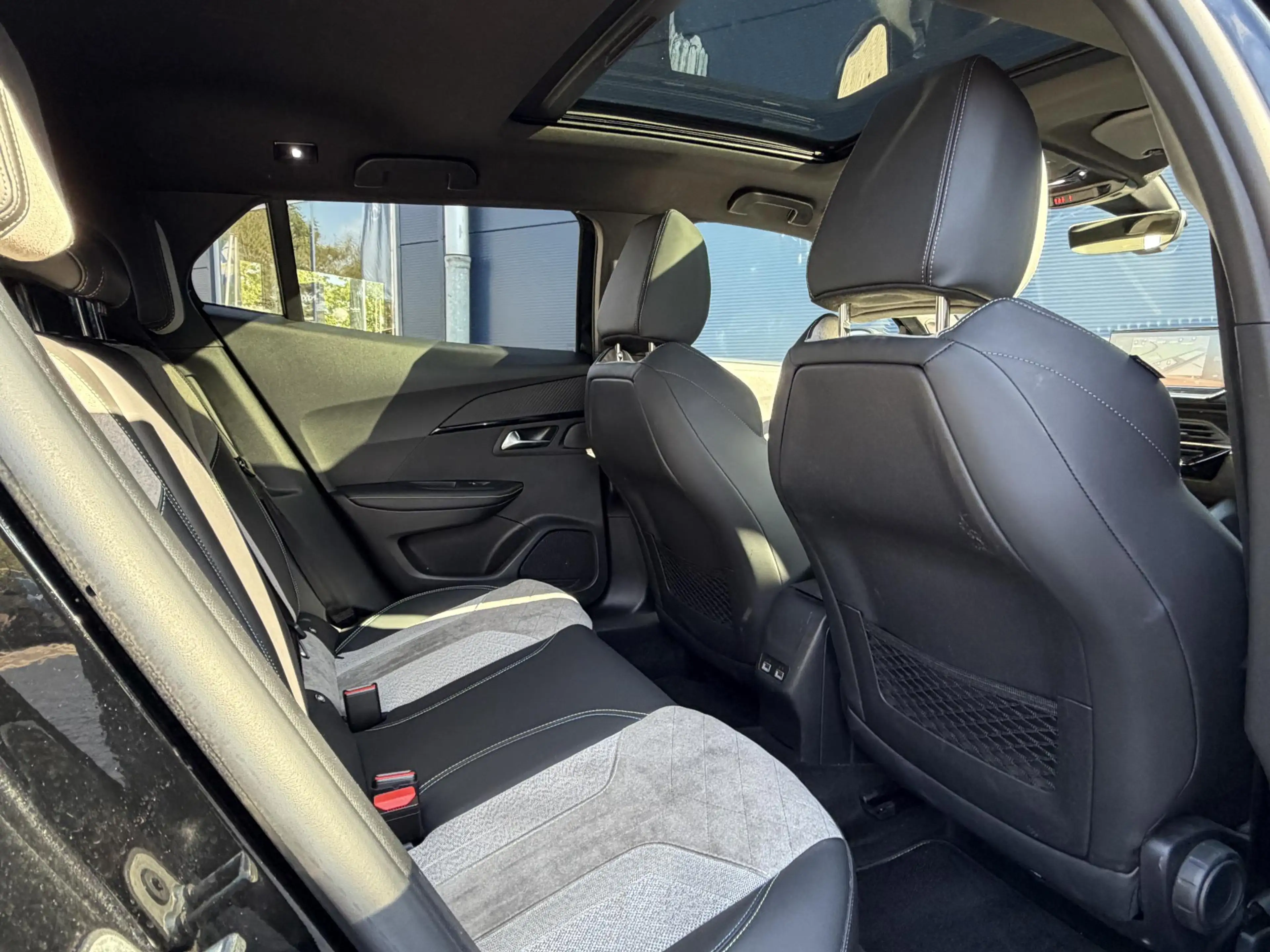 Peugeot e-2008 EV GT Pack 50 kWh | Navigatie | Apple Carplay/Andr — photo 10