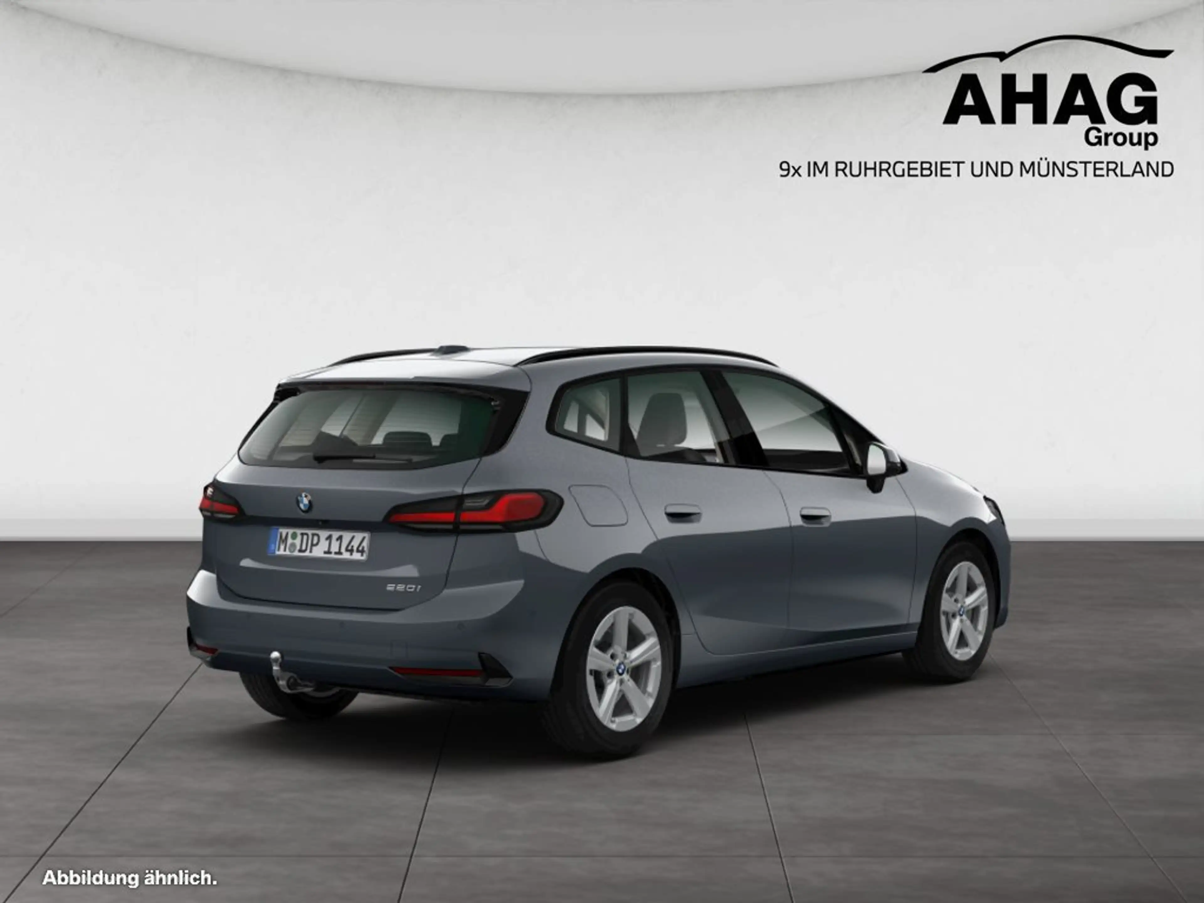 BMW 220 i Active Tourer — photo 2
