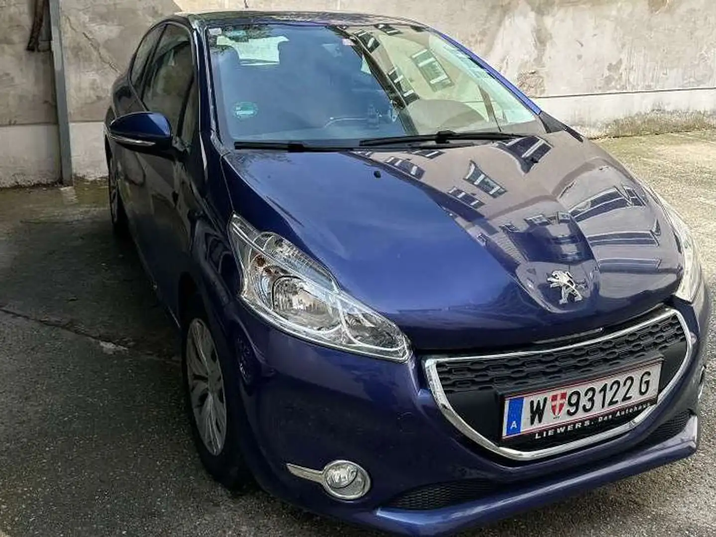 Peugeot 208 Active 1,4 HDI 68 FAP Blau - 1