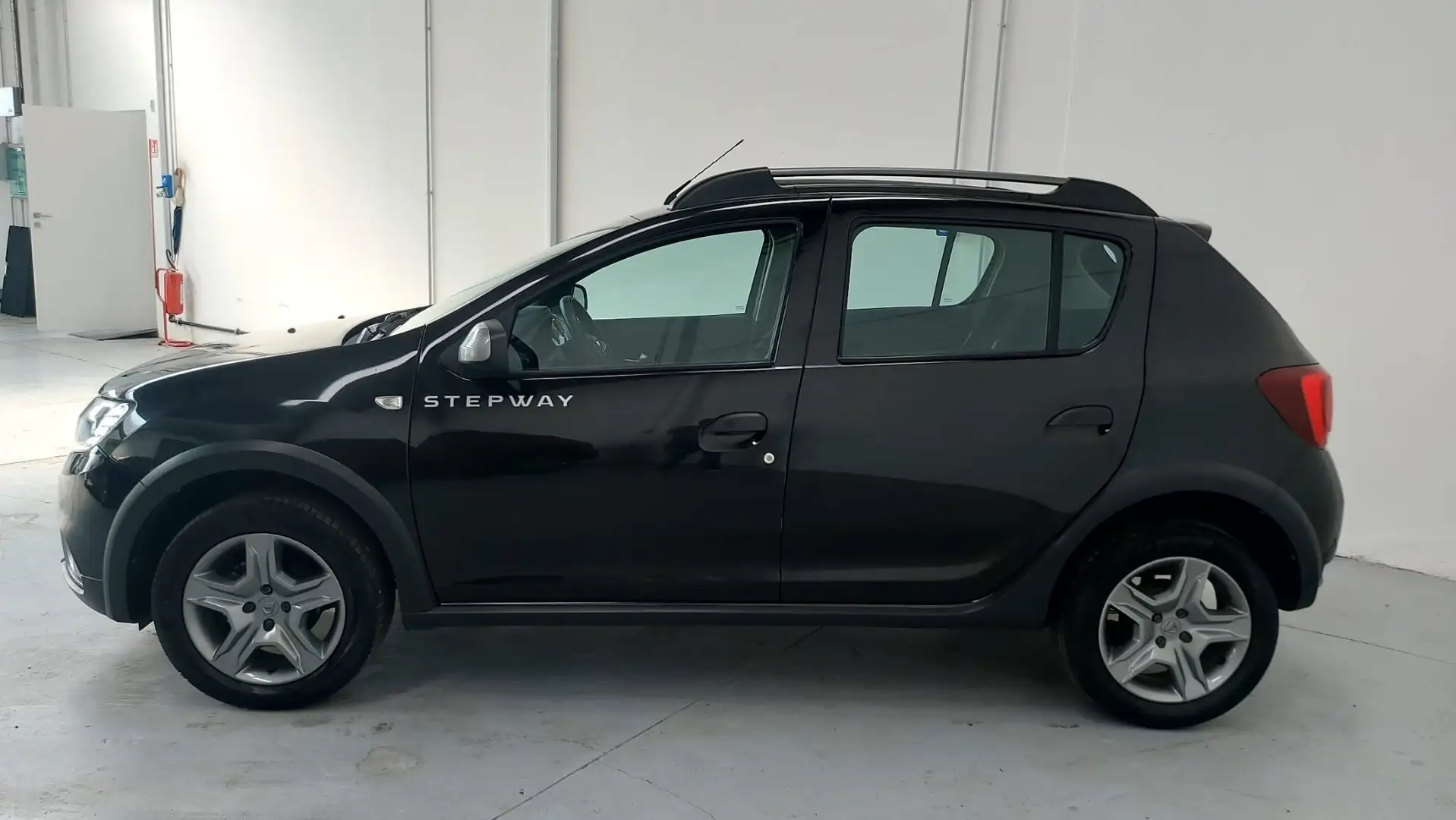 Dacia Sandero Stepway 1.5 blue dci Comfort GE655 Nero - 2