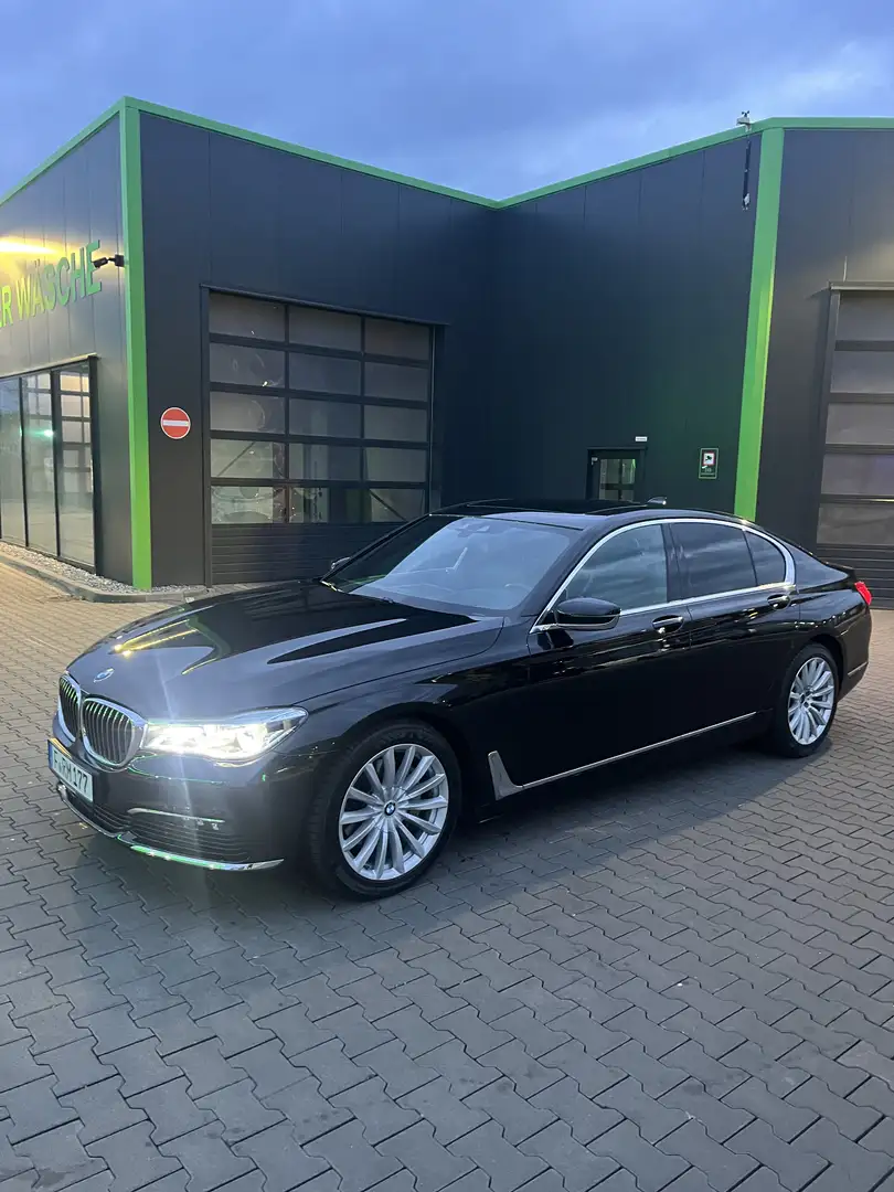 BMW 740 740i Service Inclusive - 1