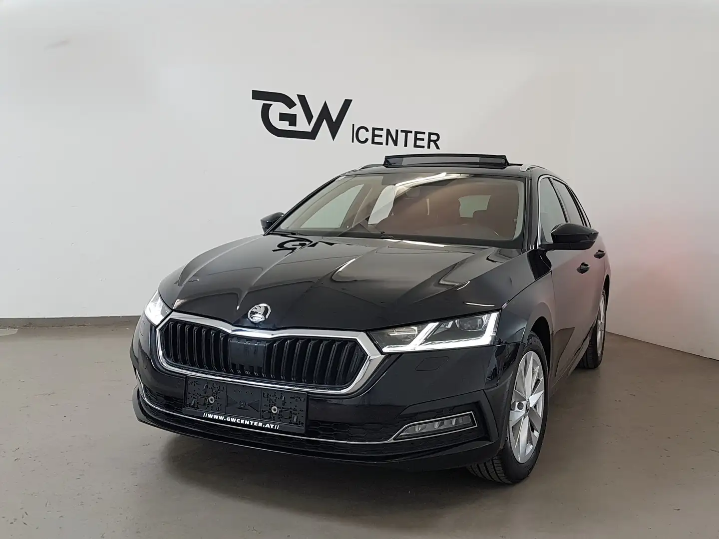 Skoda Octavia Combi 2,0 TDI DSG StylePlus AHK Panorama ACC Matri Schwarz - 2