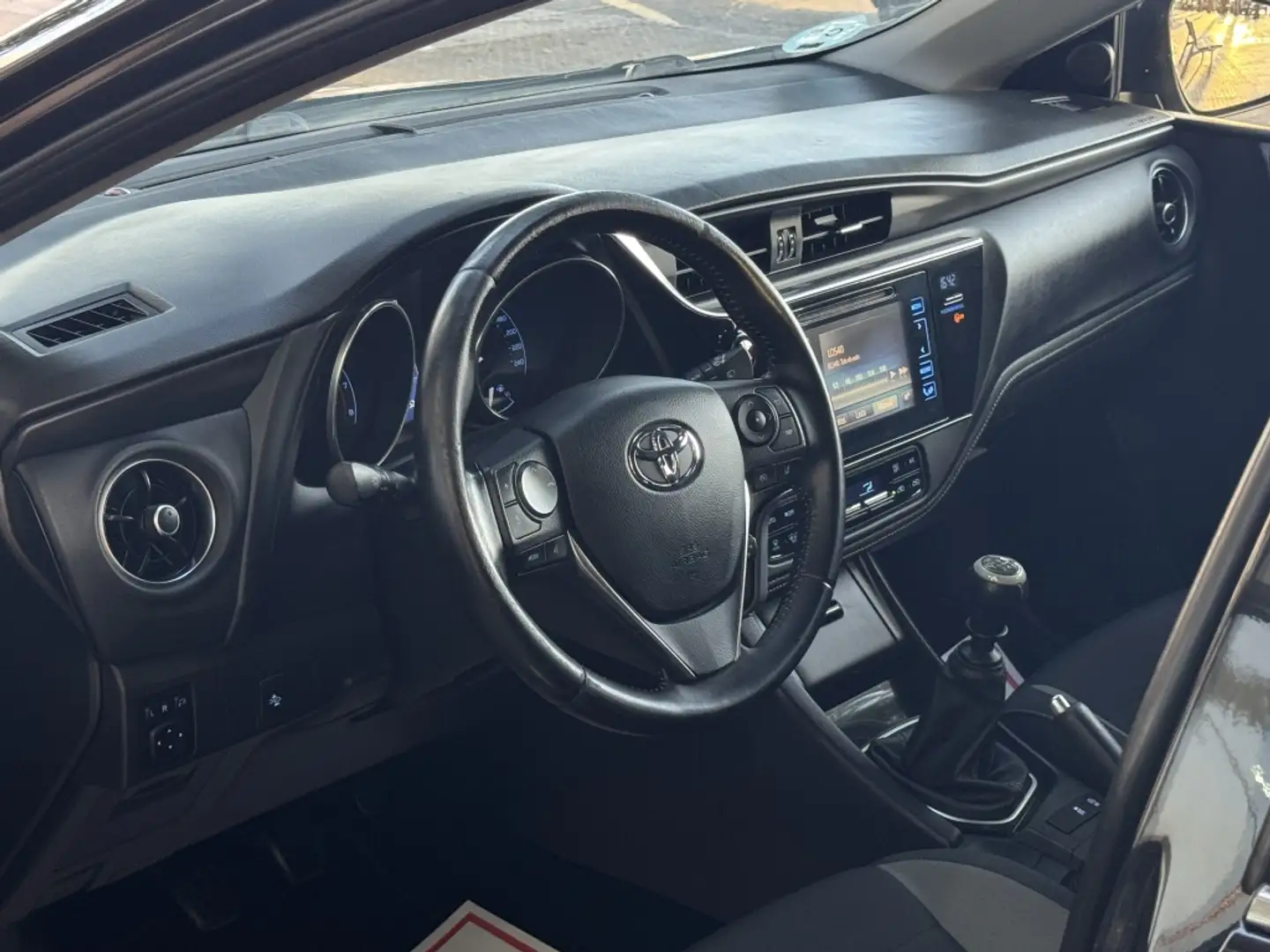 Toyota Auris 120T Feel! Schwarz - 2