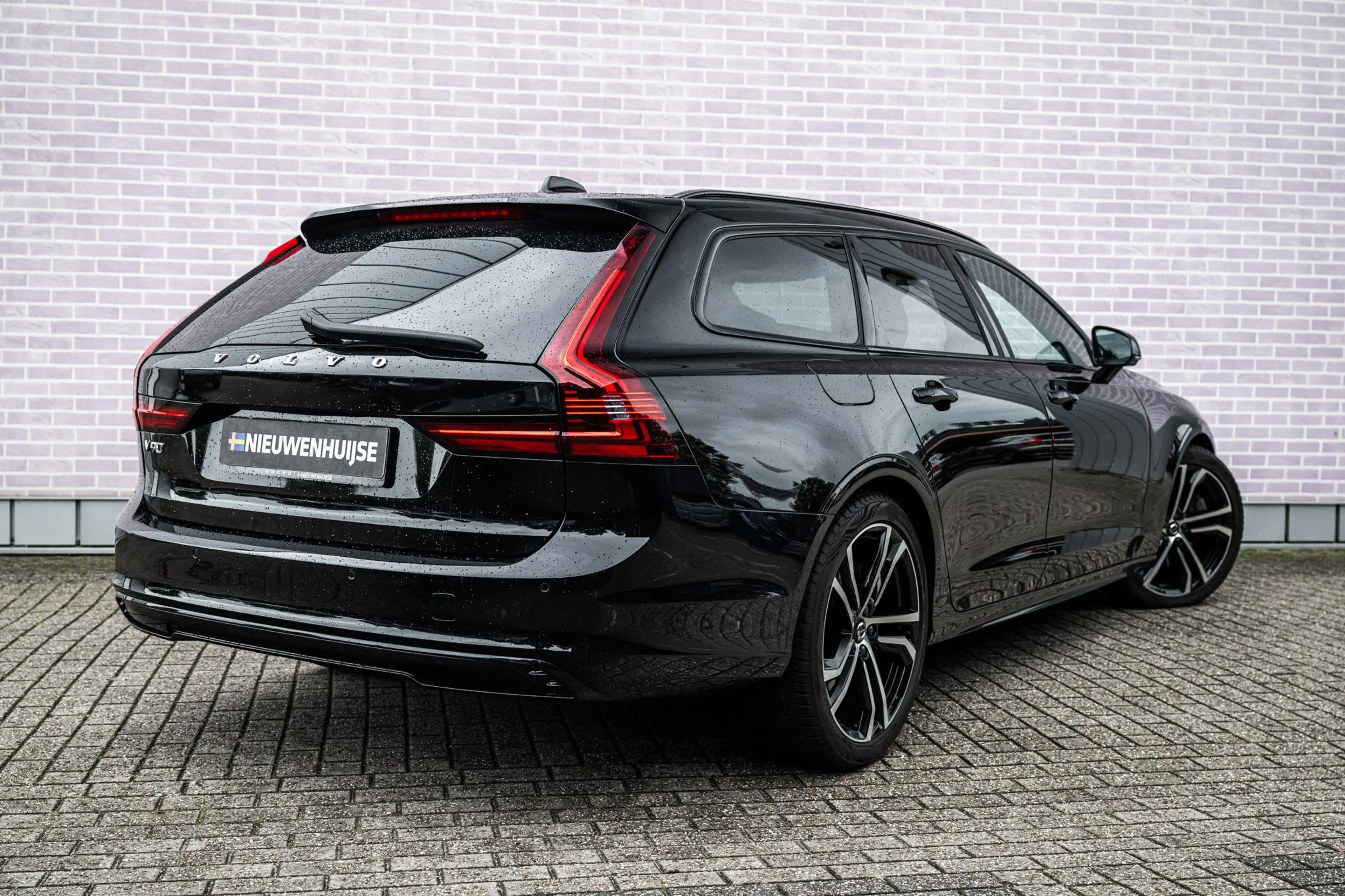 Volvo V90 2.0 T8 Recharge AWD R-Design | Plug-in Hybrid (PHE — photo 2