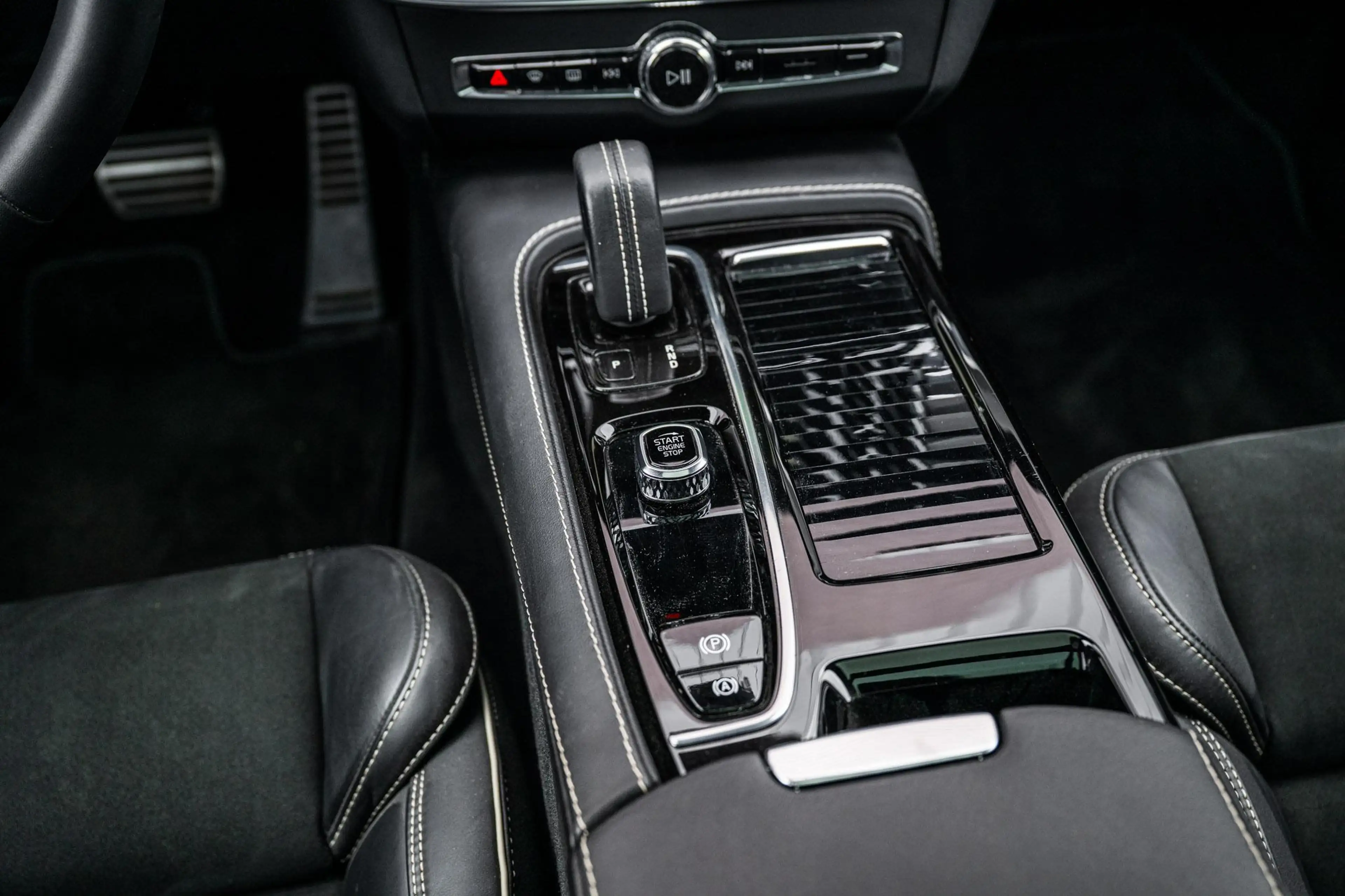 Volvo V90 2.0 T8 Recharge AWD R-Design | Plug-in Hybrid (PHE — photo 14