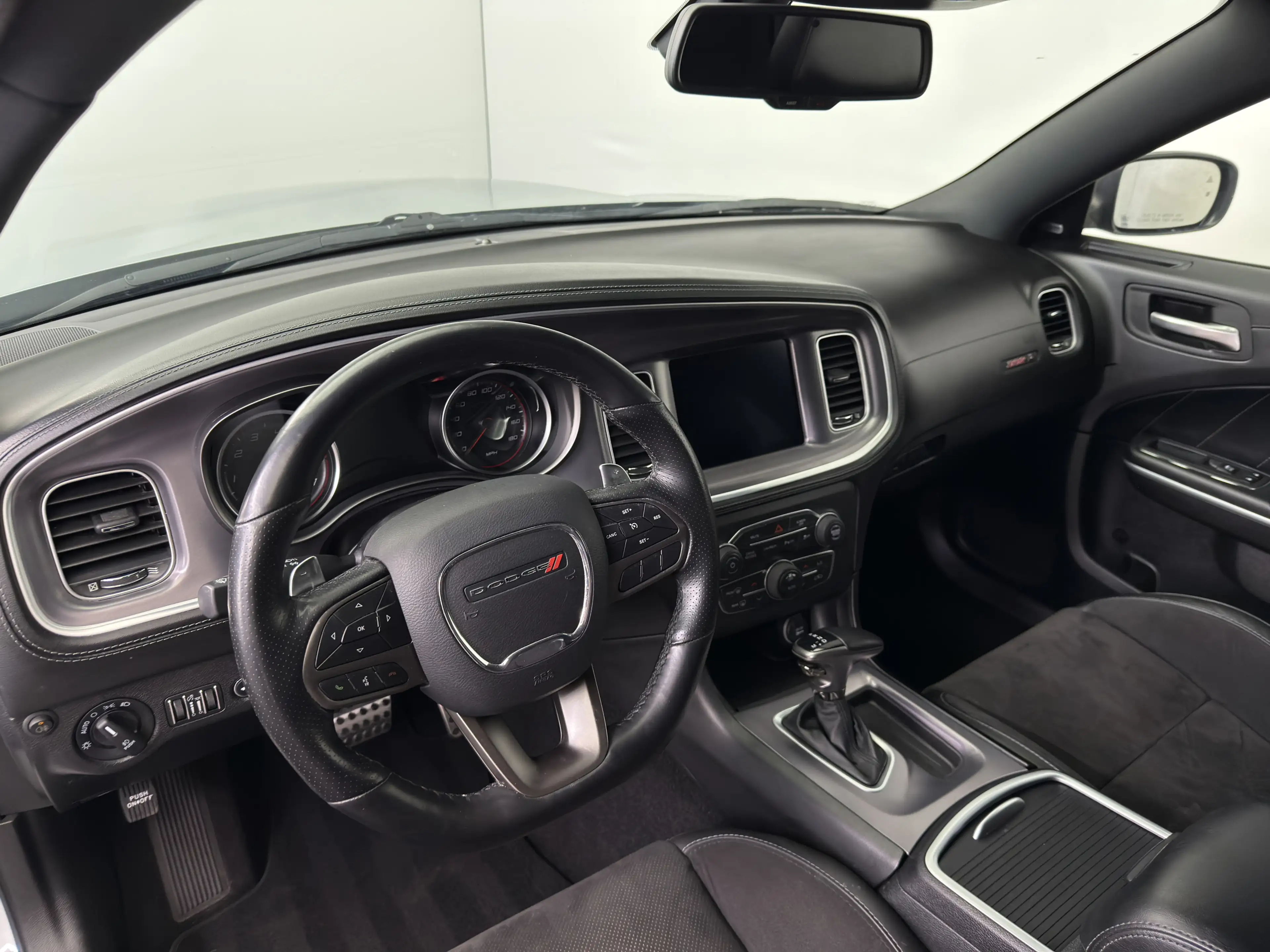 Dodge Charger Scat Pack|1. Hand|deutsch|LED|Kamera| — photo 9