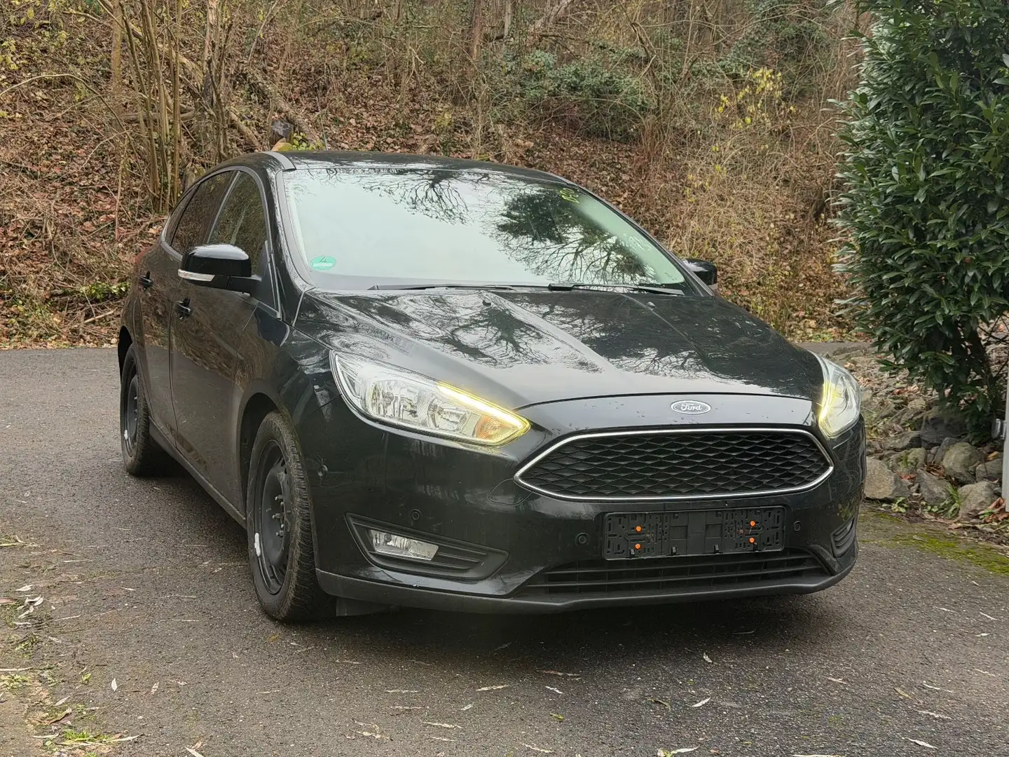 Ford Focus Lim. 1.0*Wenig KM*EURO6* Schwarz - 1