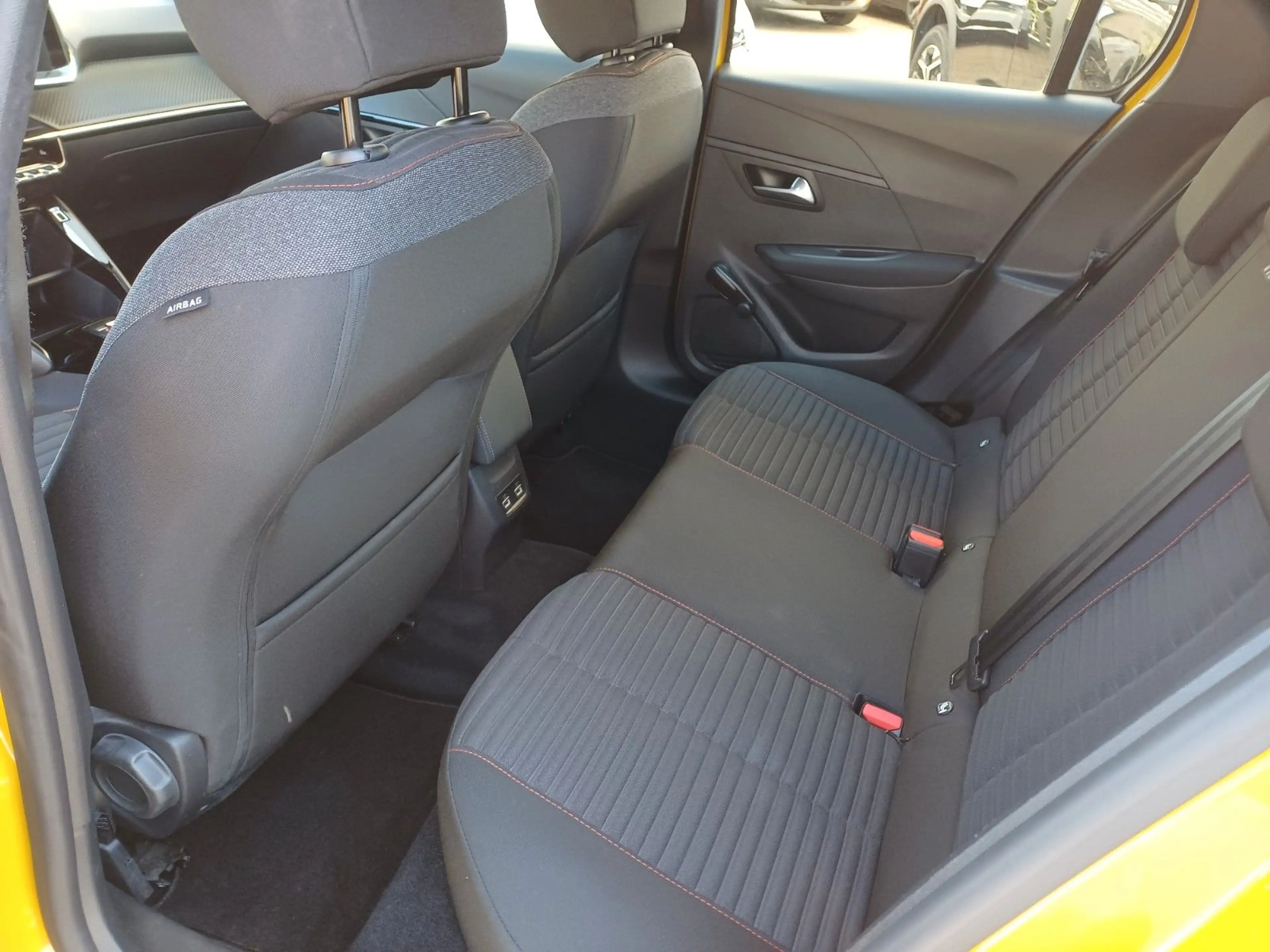 Peugeot e-208 136 Active Navi, Sitzheizung — photo 7