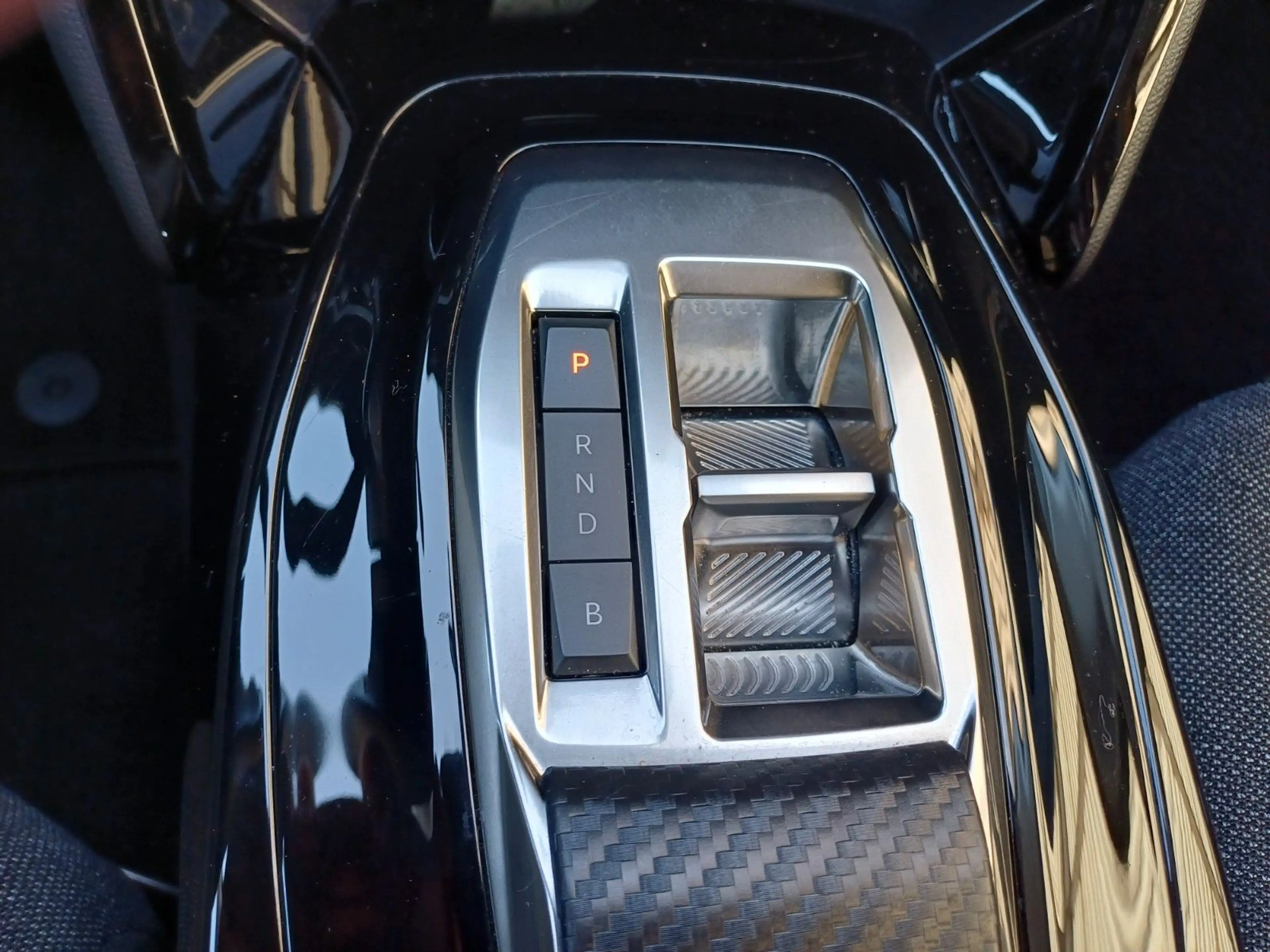 Peugeot e-208 136 Active Navi, Sitzheizung — photo 11