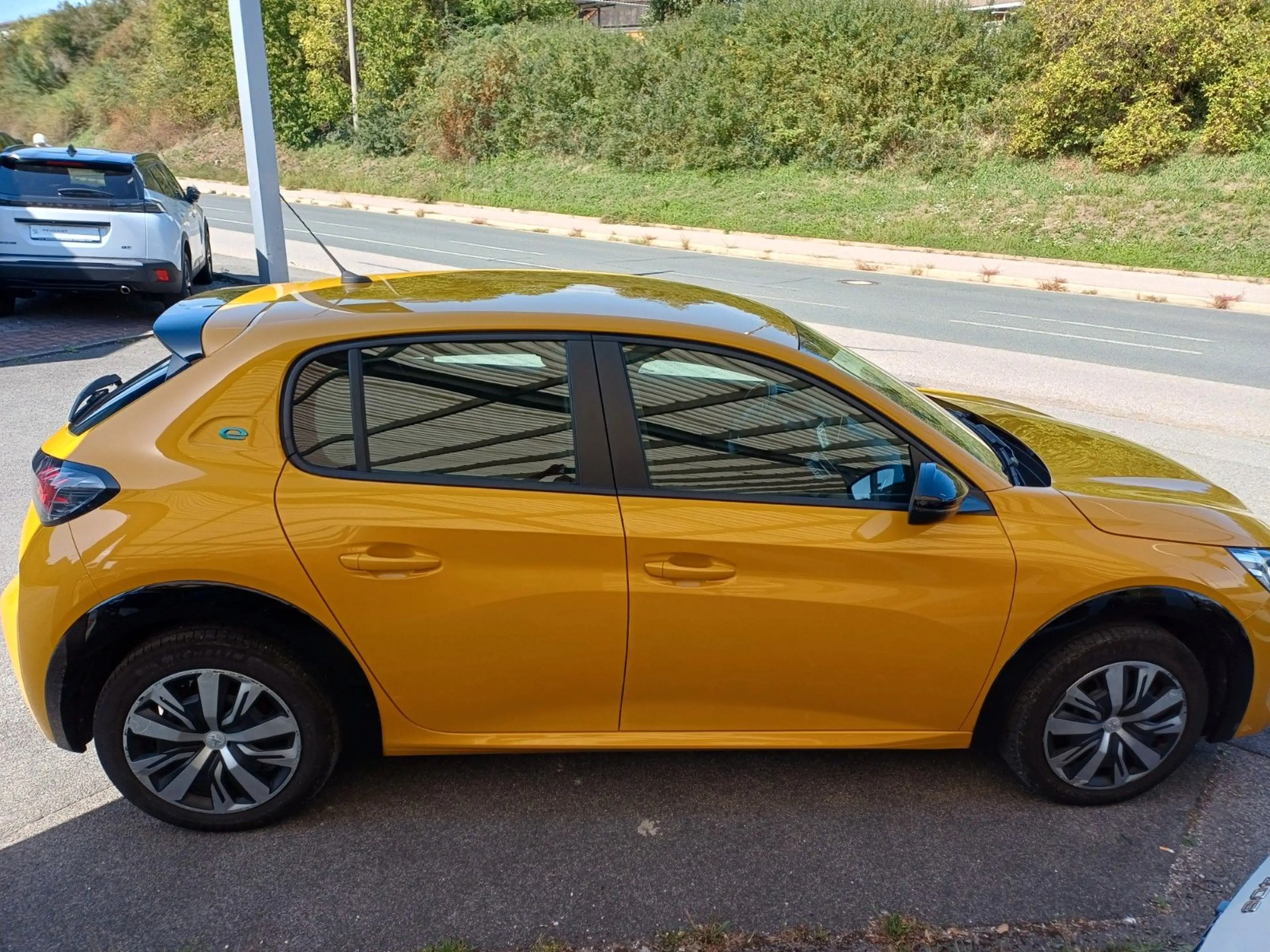 Peugeot e-208 136 Active Navi, Sitzheizung — photo 5
