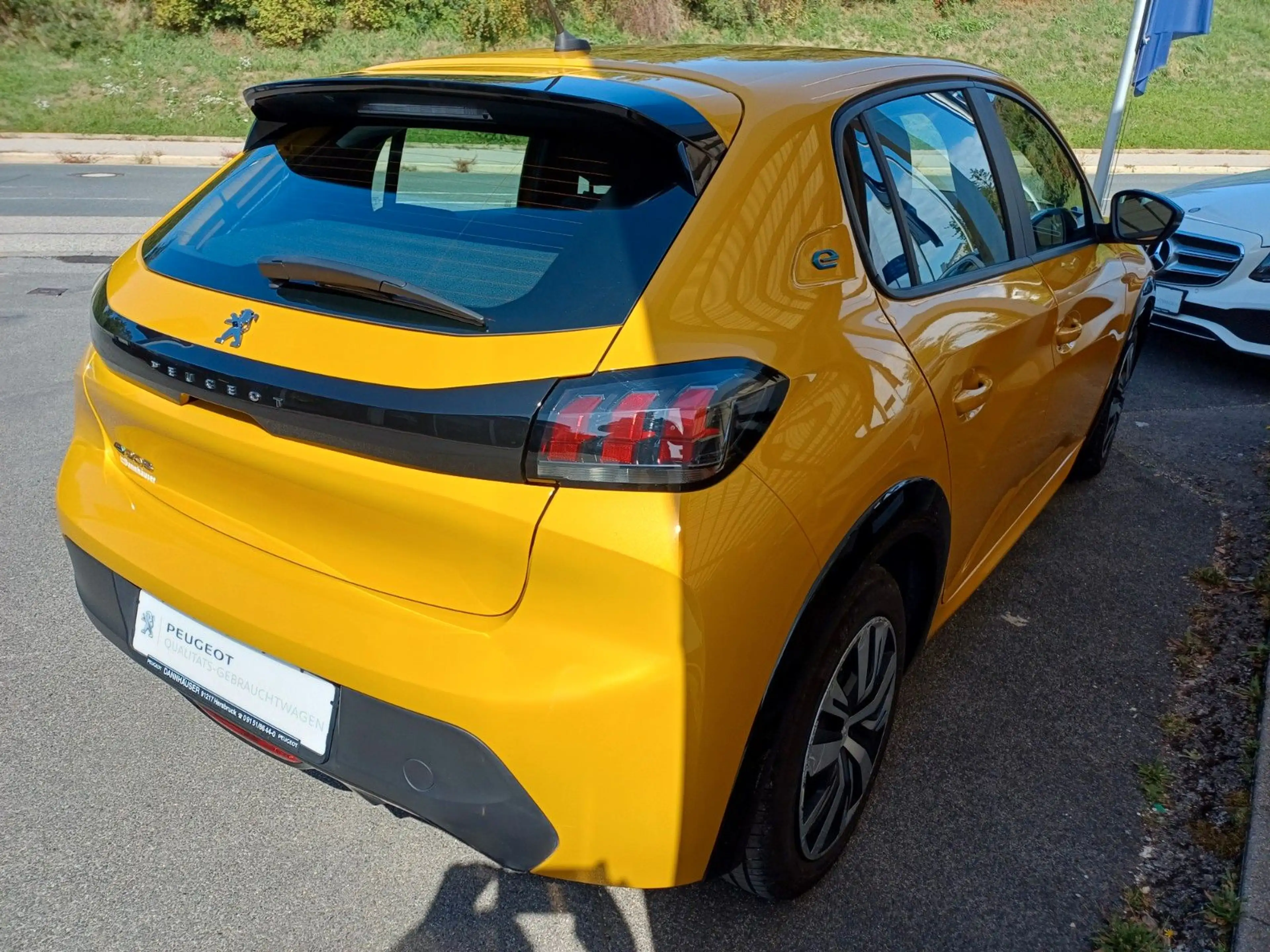 Peugeot e-208 136 Active Navi, Sitzheizung — photo 4