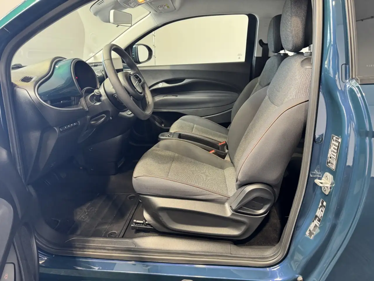 Fiat 500e Icon SOH 94% Car play Ad. Cruise control 19