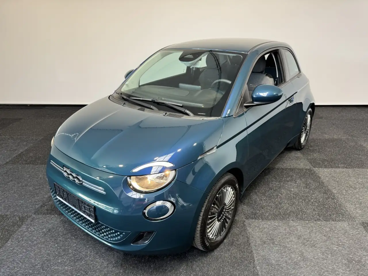 Fiat 500e Icon SOH 94% Car play Ad. Cruise control 4