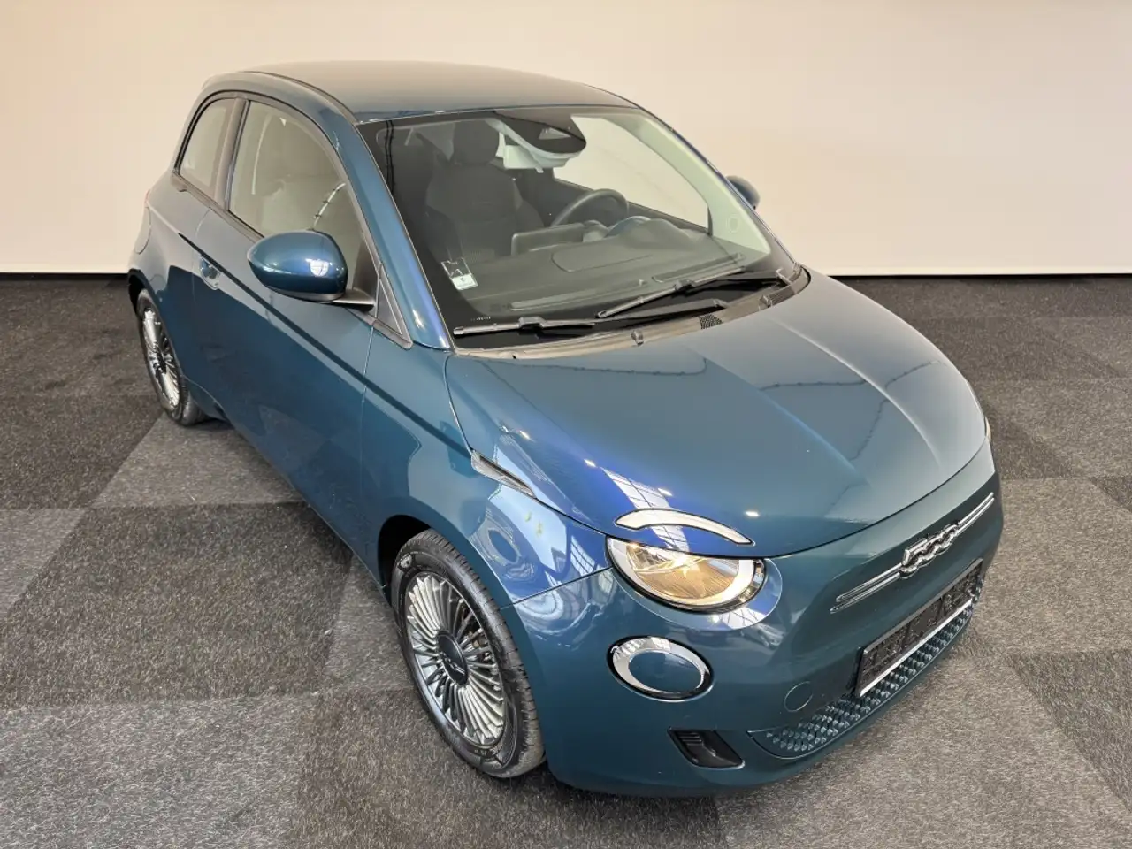 Fiat 500e Icon SOH 94% Car play Ad. Cruise control 2