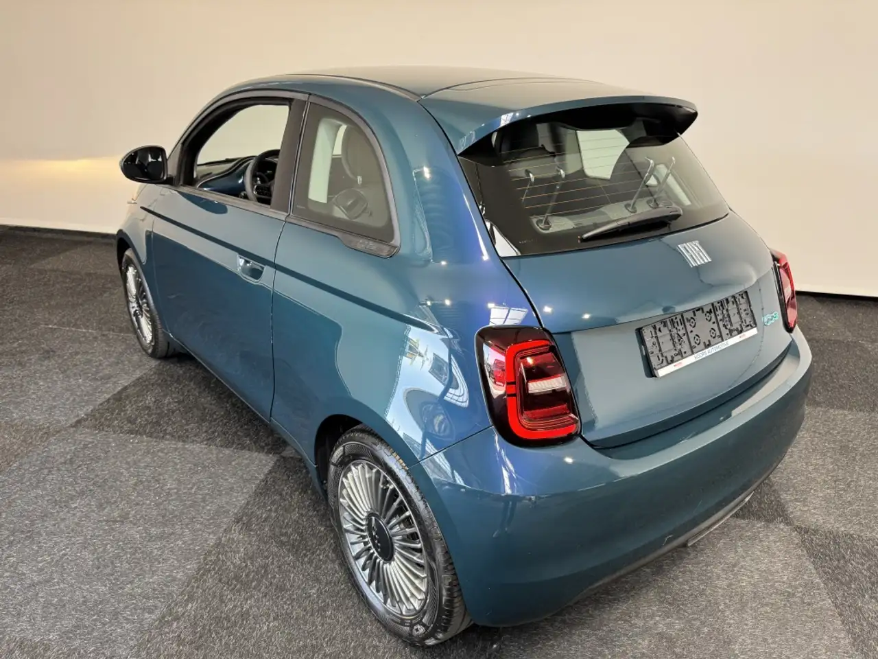 Fiat 500e Icon SOH 94% Car play Ad. Cruise control 9