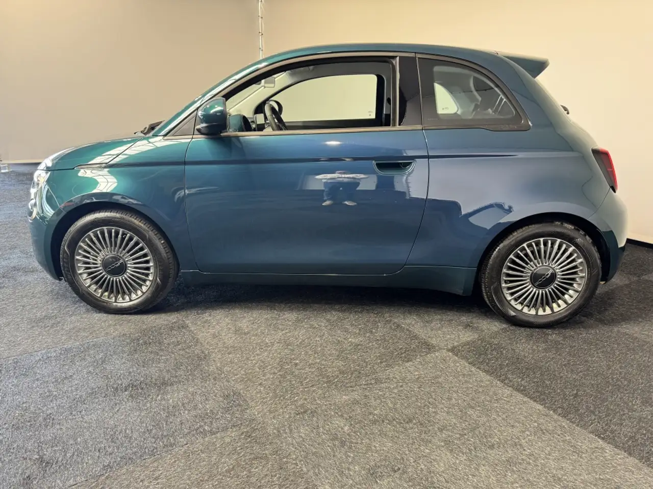 Fiat 500e Icon SOH 94% Car play Ad. Cruise control 5