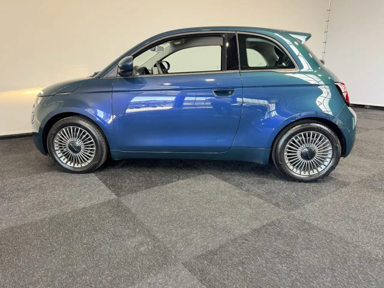 Fiat 500e Icon SOH 94% Car play Ad. Cruise control 35