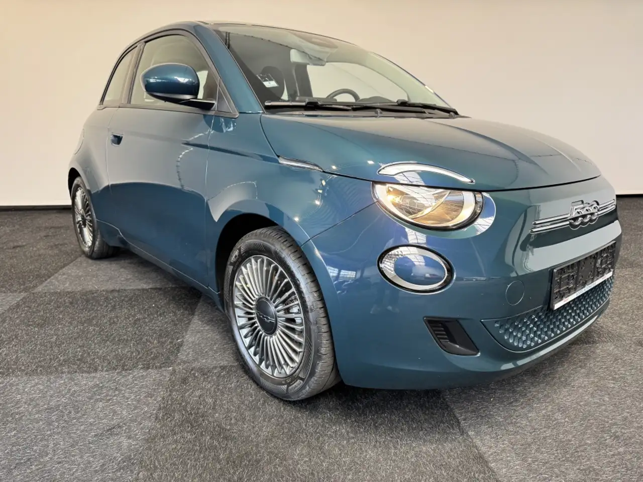 Fiat 500e Icon SOH 94% Car play Ad. Cruise control