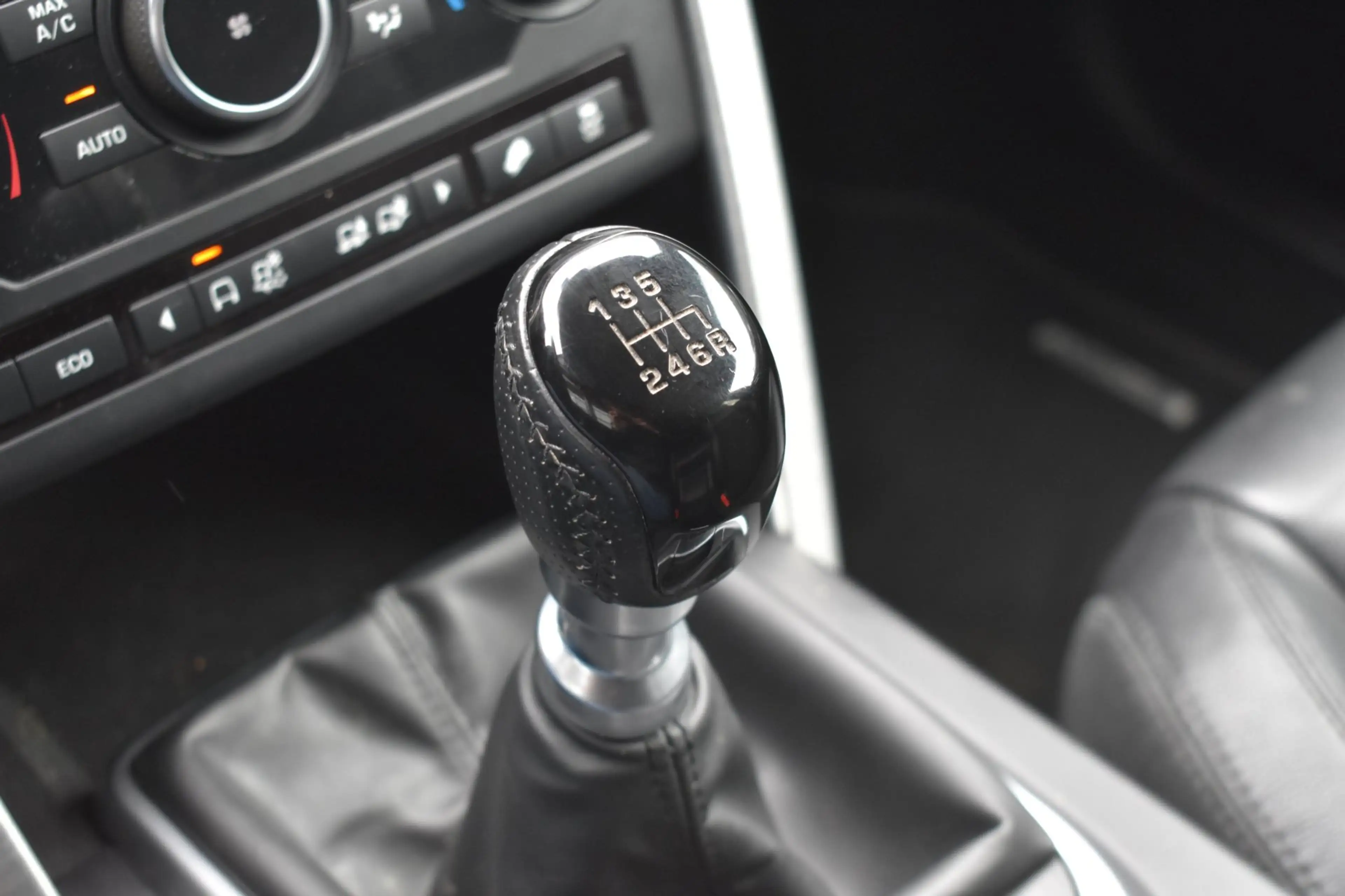 Land Rover Discovery Sport 2.2 TD4 4WD HSE '15 Leder Clima Cruise — photo 15