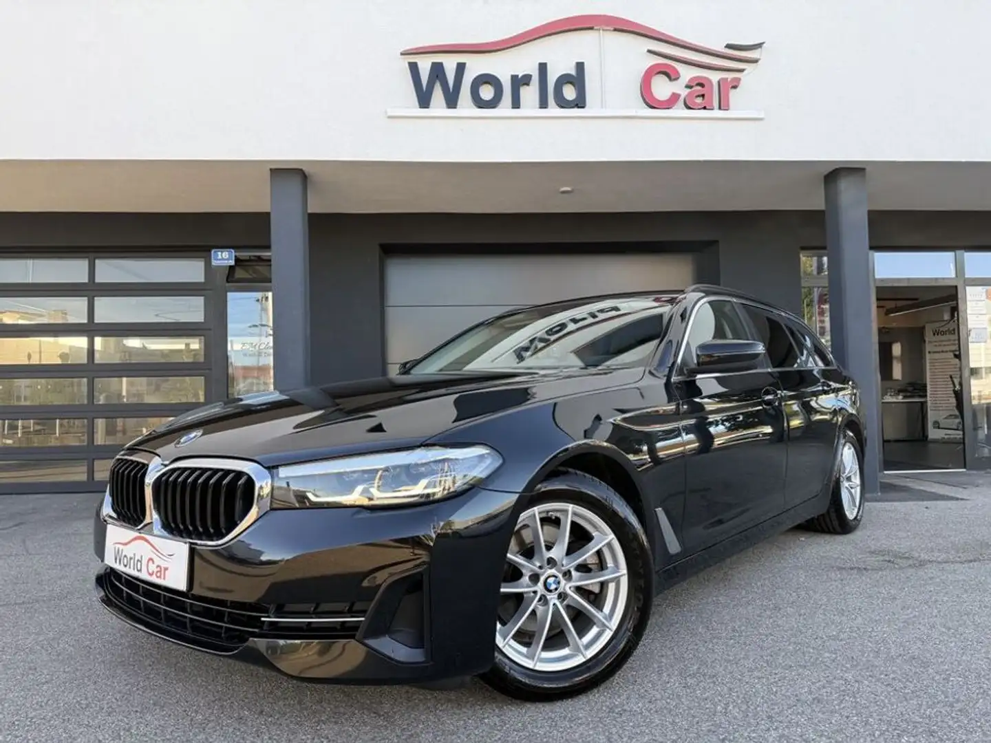 BMW 520 d 48V Touring Aut. LED-NAVI-LEDER-AHK Schwarz - 2