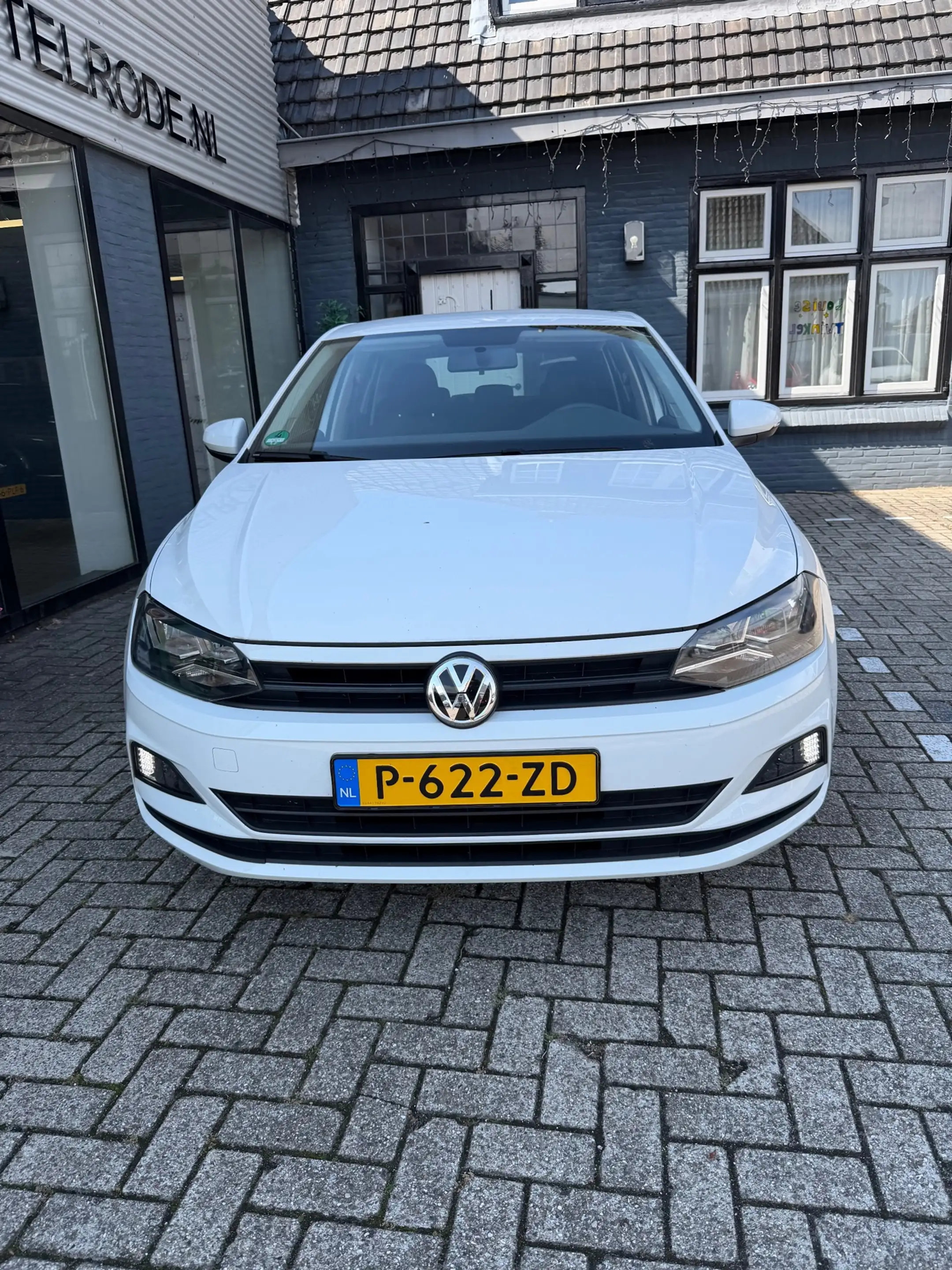 Volkswagen Polo 1.0 MPI Comfortline — photo 2