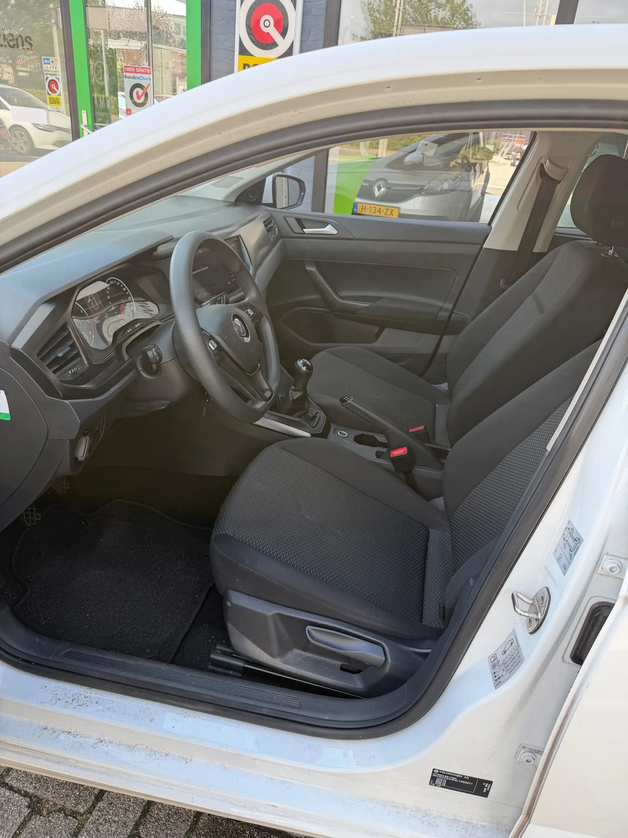 Volkswagen Polo 1.0 MPI Comfortline — photo 4