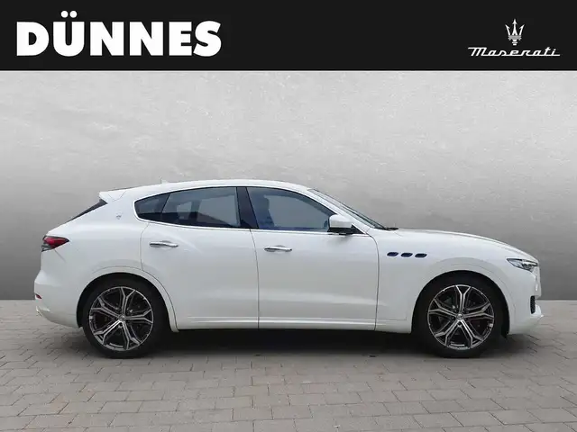 Maserati Levante view 6