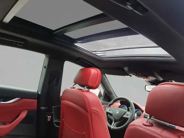 Maserati Levante view 10