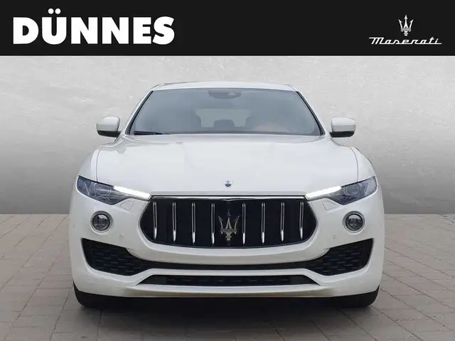Maserati Levante view 8