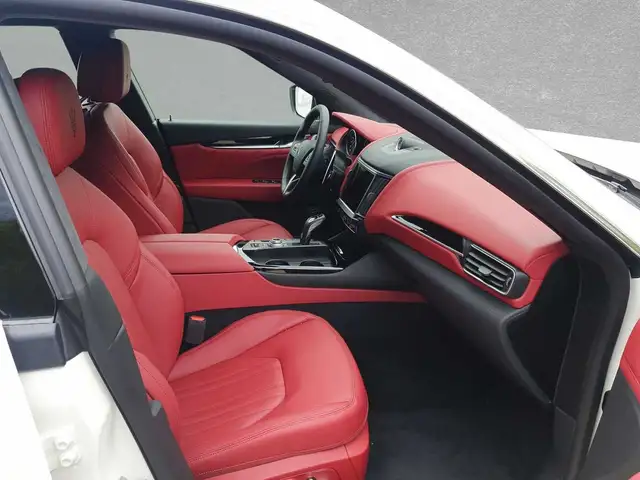 Maserati Levante view 3