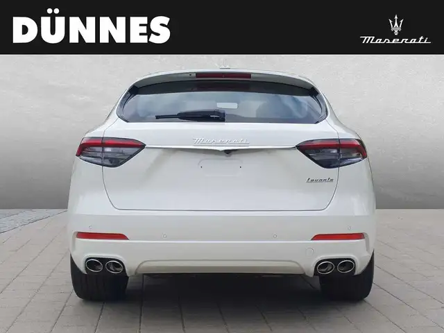 Maserati Levante view 7
