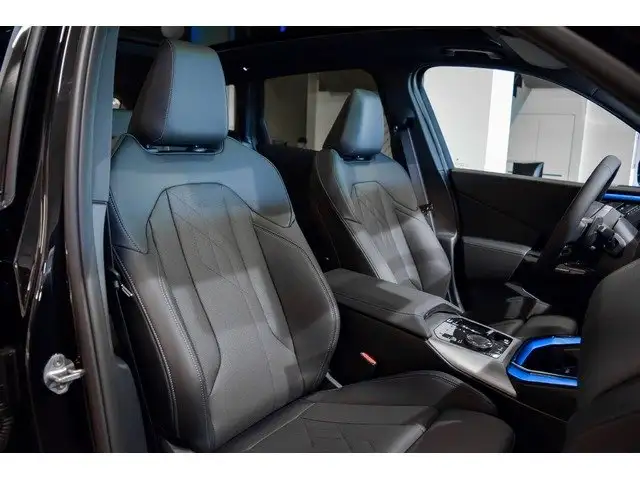 BMW X3 view 8