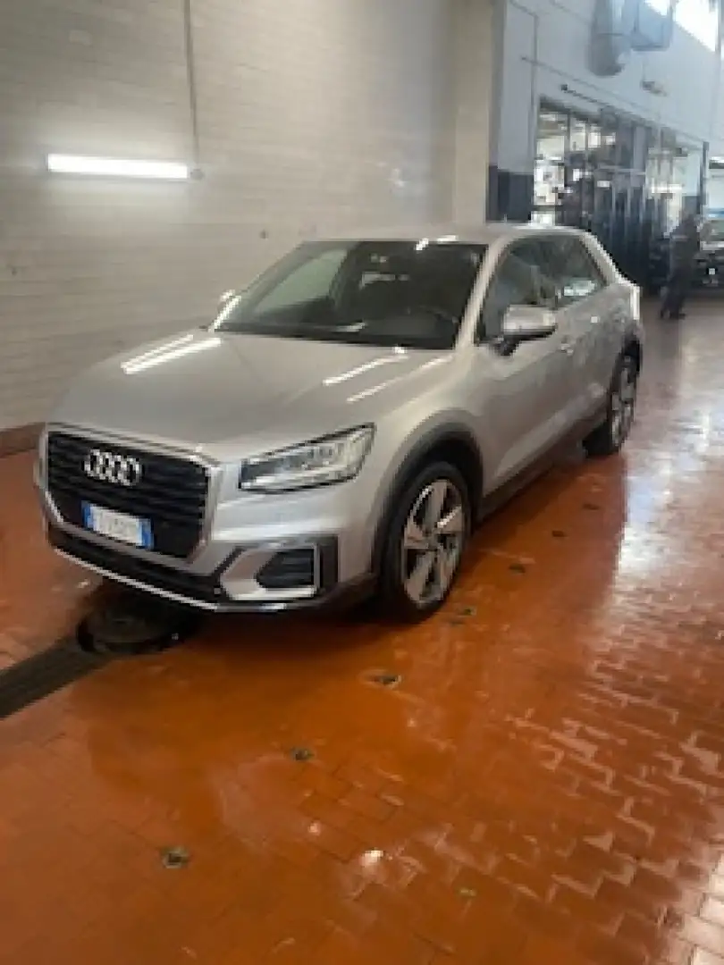 Audi Q2 30 TDI S tronic Admired Argento - 2