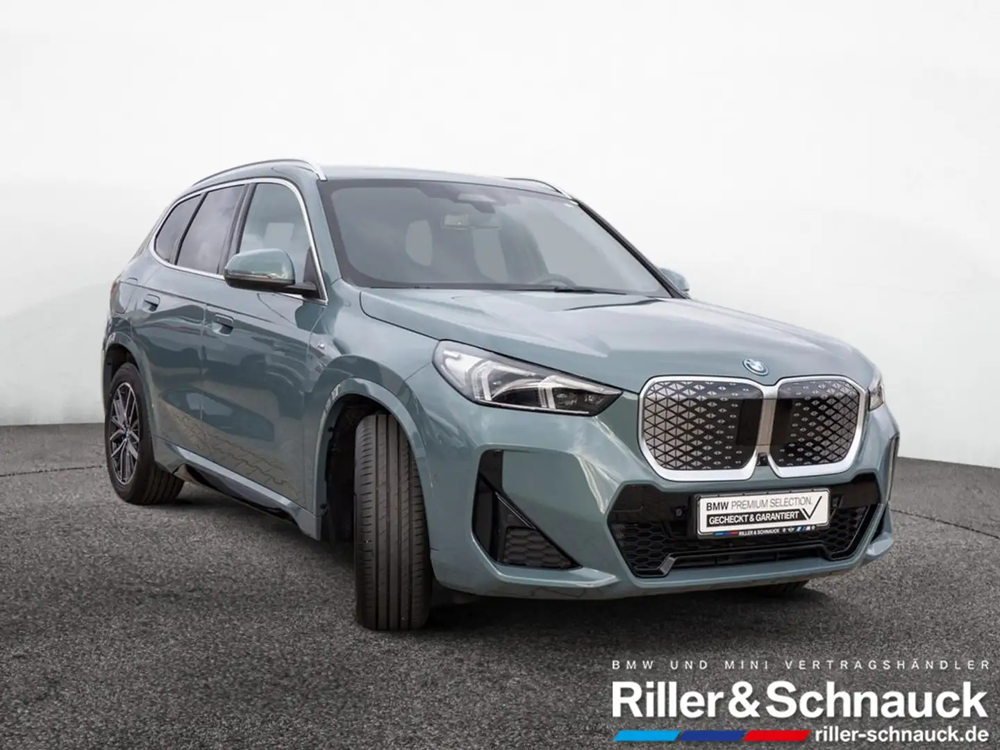 BMW iX1 eDrive 20 NAVI AHK ACC HUD LED PANO 360° Grün - 2