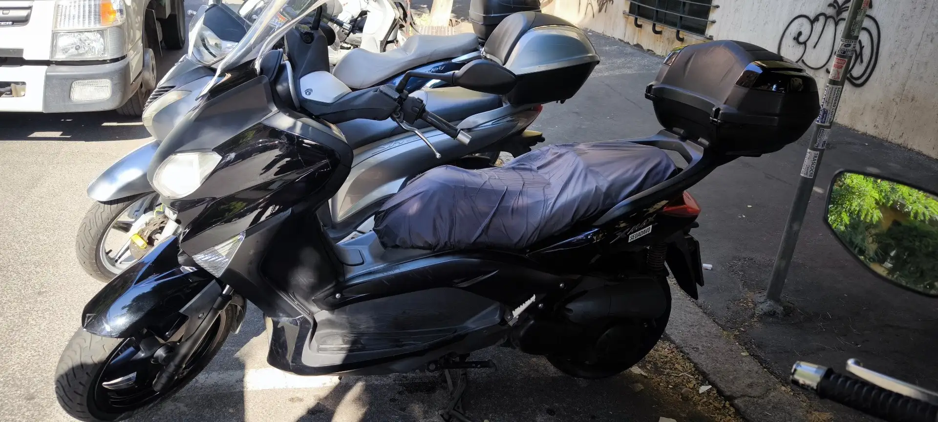 Yamaha X-Max 250 Momo design Noir - 2