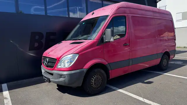 Mercedes-Benz Sprinter view 2